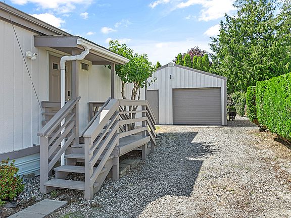 2nd image of 3744 Sinclair Dr