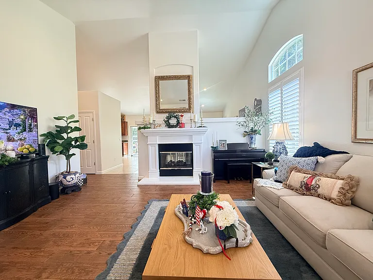 1140 E Sawgrass Ave — Photo 5