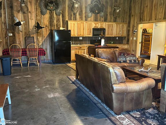 2nd image of 206 W Main St