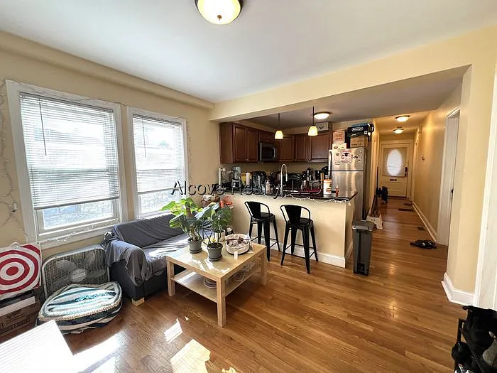 3 bed, 2.0 bath, $4,150 — Photo 4