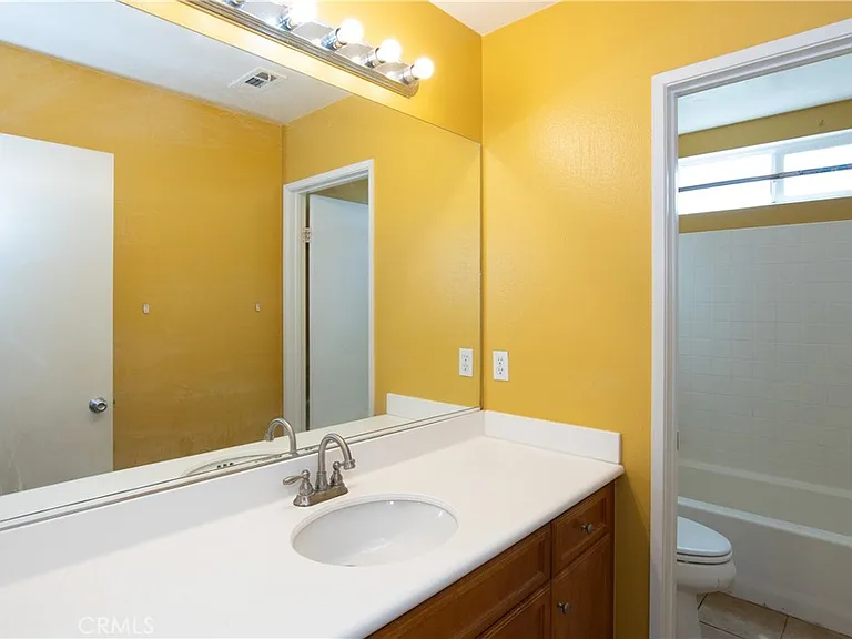 619 W Avenue H13 — Photo 20