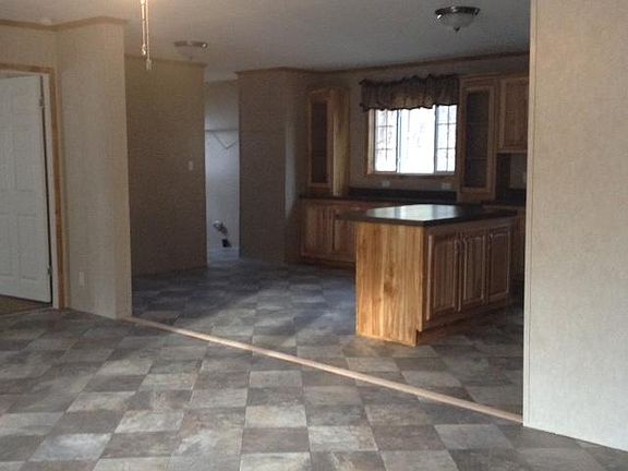 3rd image of 214 Pinegrove Dr