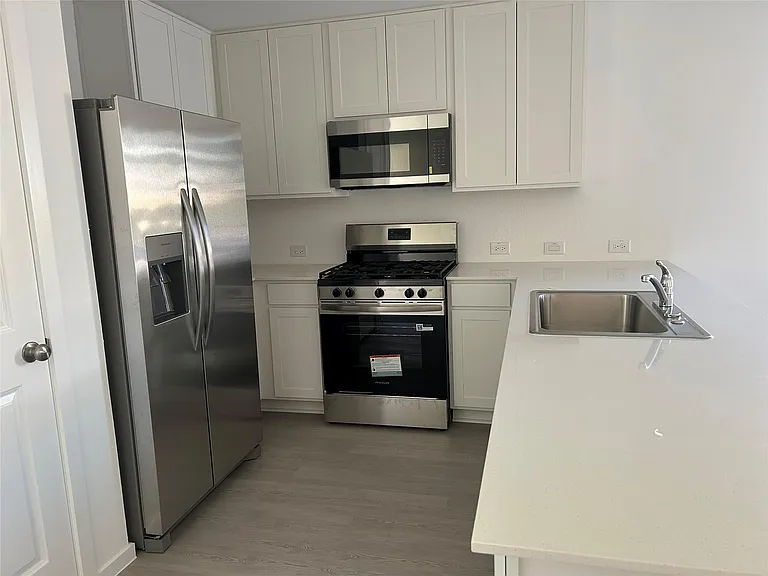 934 Capracotta Dr — Photo 5