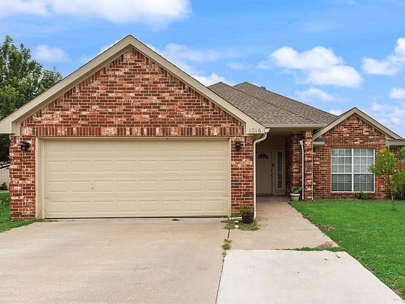 2nd image of 1016 Woodside Ln