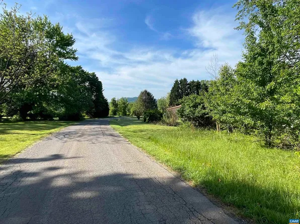 247 Roberts Ridge Ln, Nellysford, VA 22958