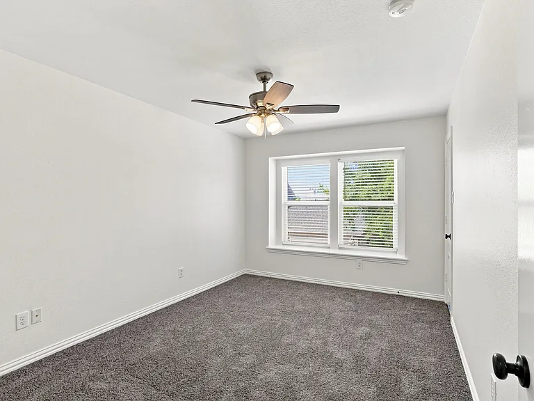 3403 Oakleigh Ln — Photo 18