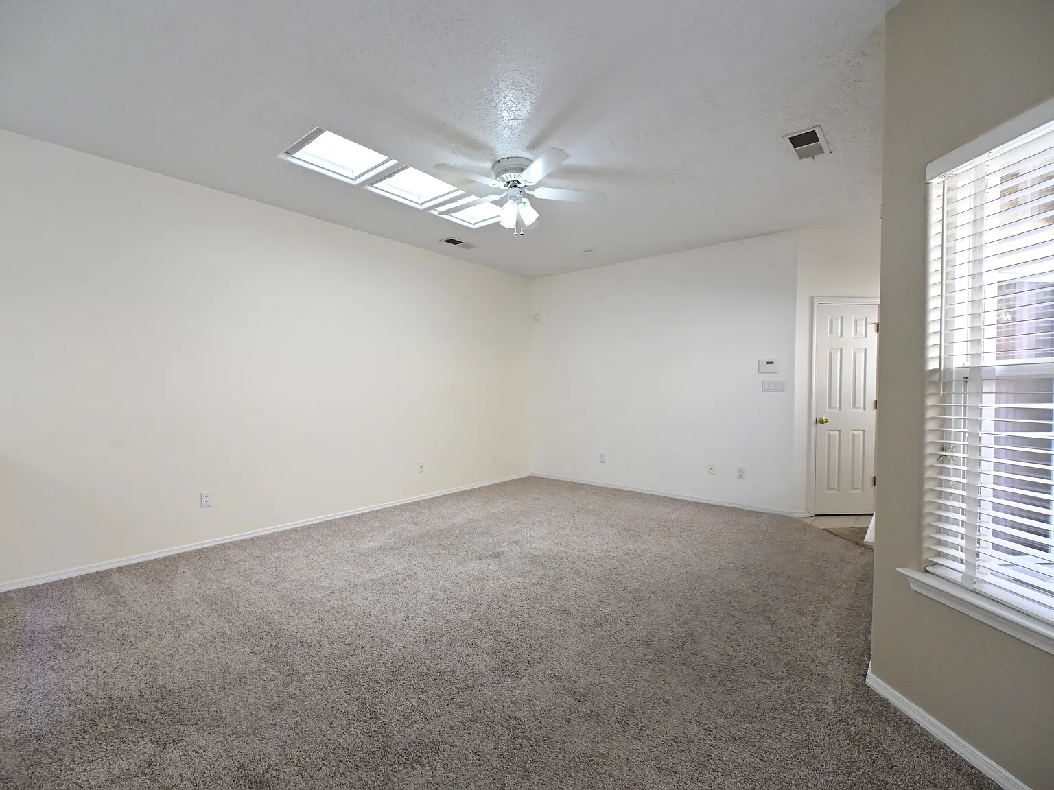 2 bed, 1159 sqft, $1,750 — Photo 4