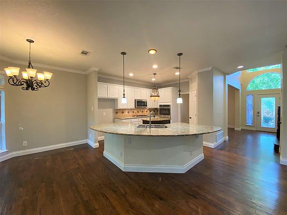 5th image of 4208 Crescent Dr