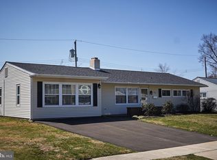 23 Black Walnut Rd, Levittown, PA 19057