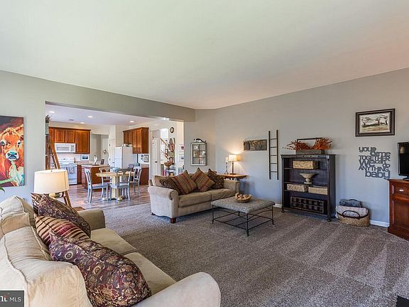 3rd image of 274 Hidden Creek Ln