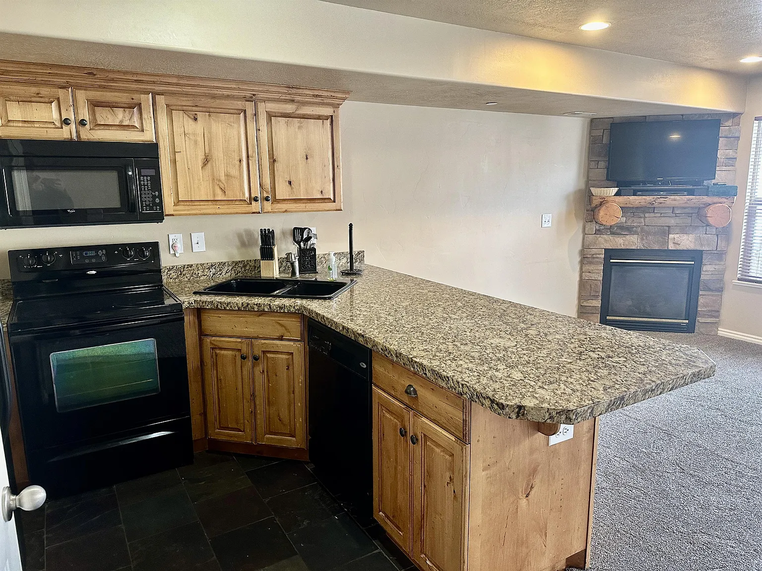 Mh 805 (2bd) Rental - 1 — Photo 4