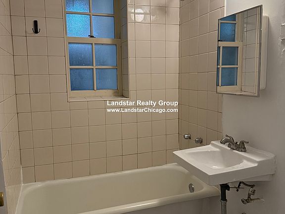 4th image of 1454 Oak Ave #G