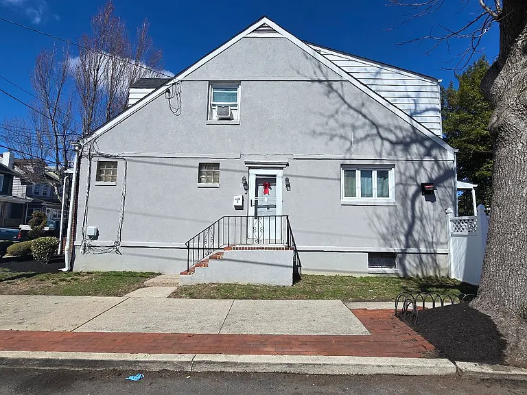 Private Entrance into apartment