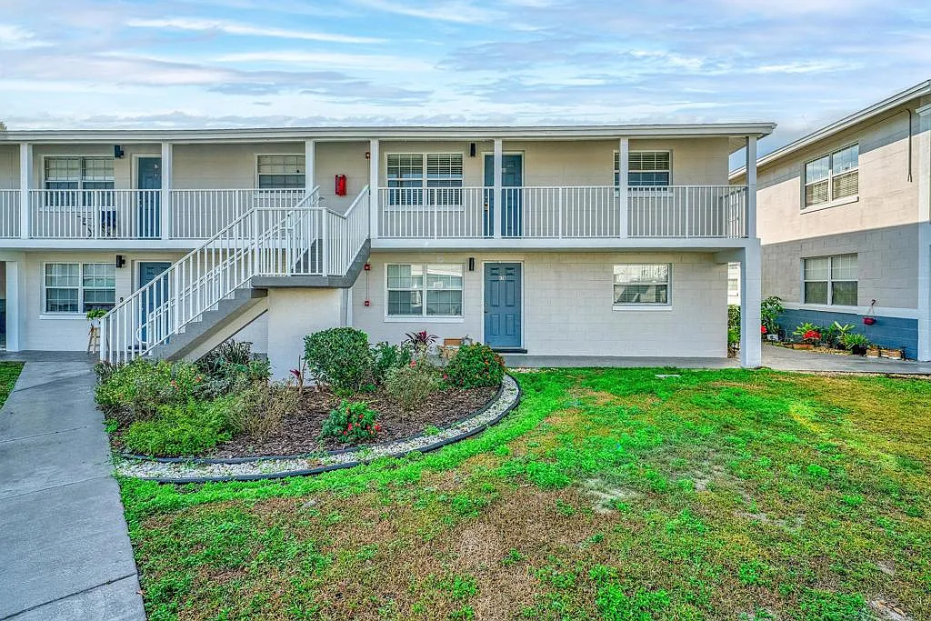 Charming 2-Bedroom Unit in Mount Dora, Florida — Photo 3