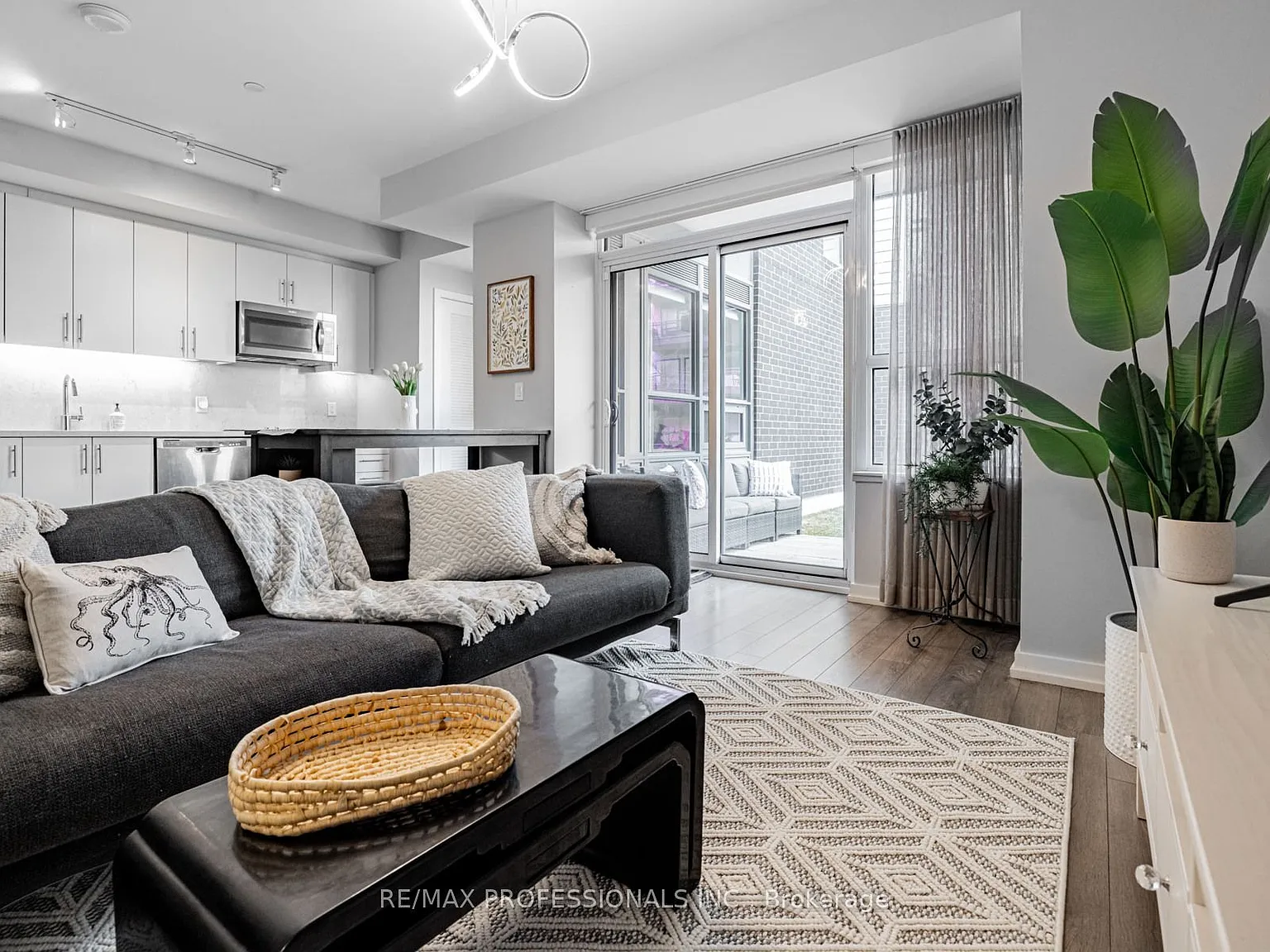 2 bed, $2,500 — Photo 1
