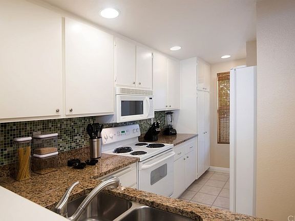 3rd image of 71 Bentwood Ln