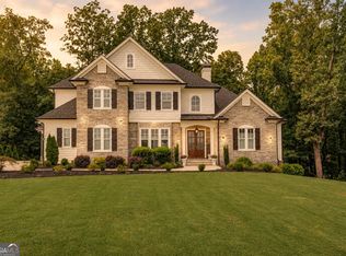 5392 Retreat Dr, Flowery Branch, GA 30542