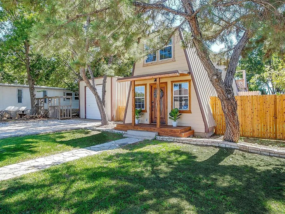 3209 Midway Ct