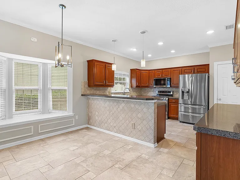 506 Lakeway Dr — Photo 18