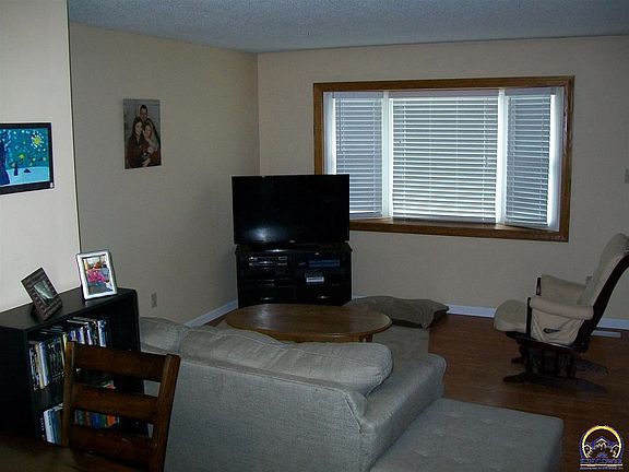 5th image of 1250 N Milton St