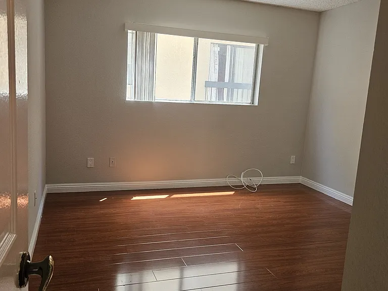 409 W Dryden St #G — Photo 15