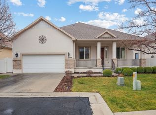 10596 S Pinyon Pines Ct W, South Jordan, UT 84095