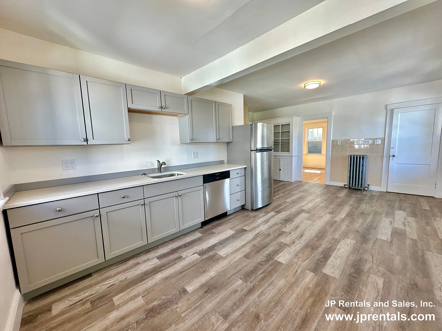 2 bed, 1.0 bath, 1200 sqft, $3,000 — Photo 1