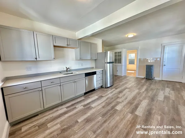 4467 Washington St #2, Roslindale, MA 02131