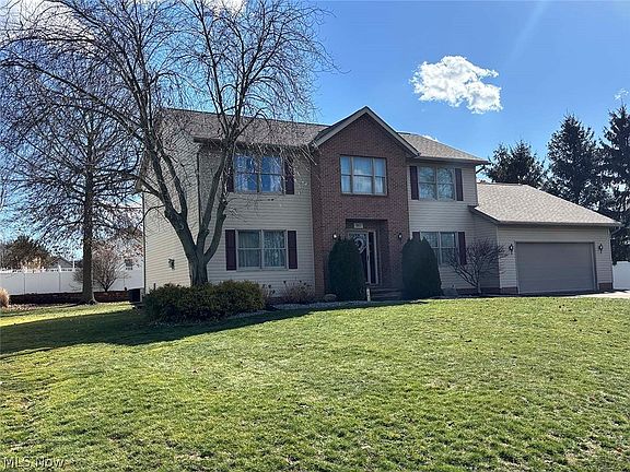 3rd image of 907 Park Village Dr