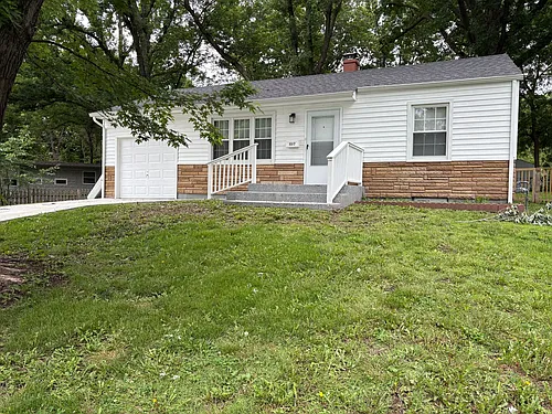 5517 Willow Ave Photo 1