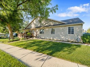 3303 Cottonwood Ct, McHenry, IL 60051