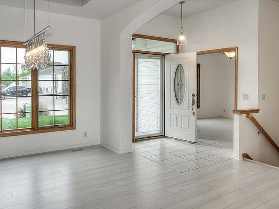 3rd image of 130 Marina Ct