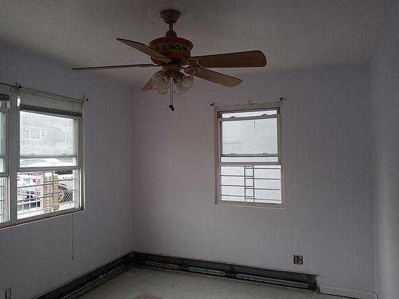 4th image of 3215 Wallace Ave #3