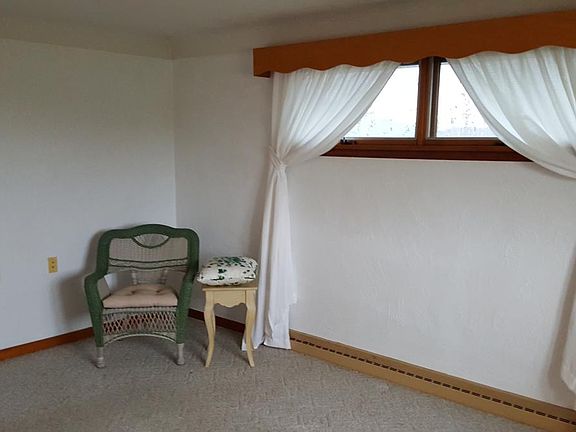 4th image of 806 Jamison Ave