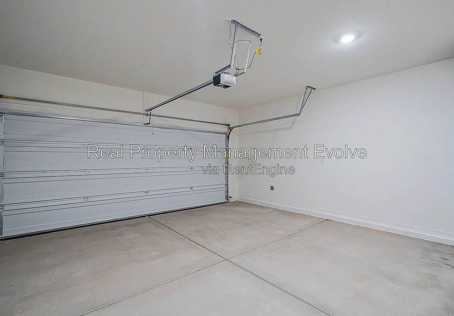 3 bed, 2.0 bath, 1662 sqft, $1,915 — Photo 1
