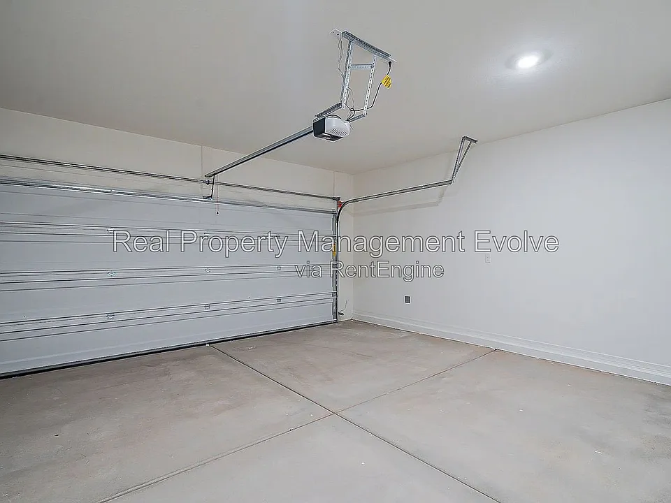 6512 W Magdalena Ln