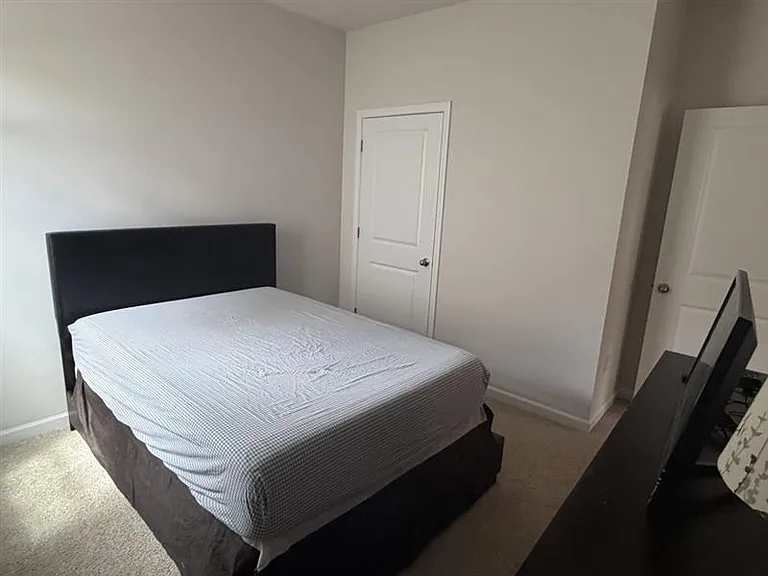 945 Ocean Ct — Photo 3
