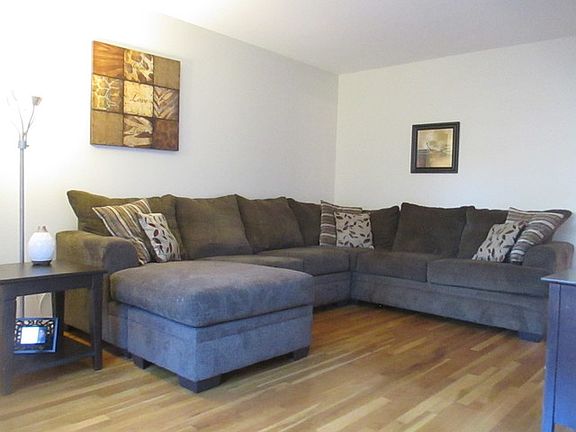 3rd image of 18W063 Apley Ln