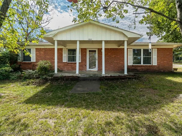 1608 Lovers Ln, Van Buren, AR 72956