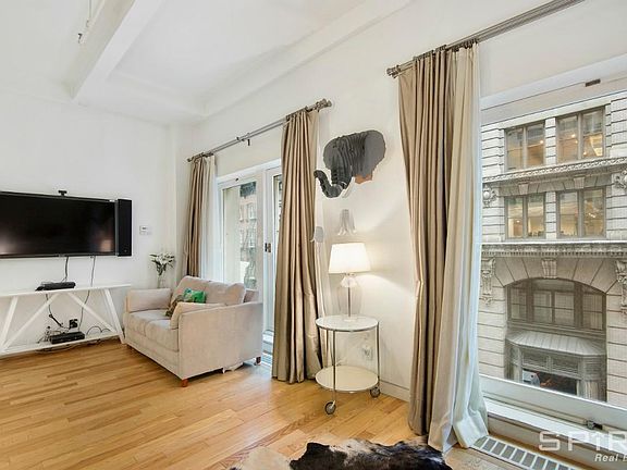3rd image of 16-20 W 19th St APT 3A
