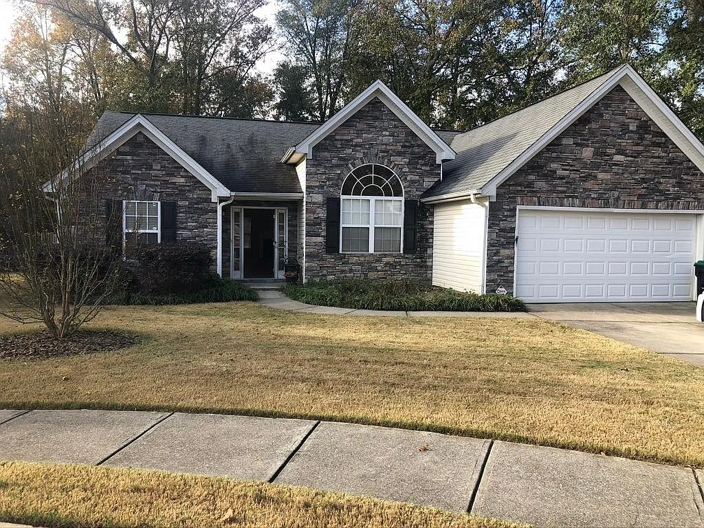 3 bed, 1908 sqft, $2,300 — Photo 2