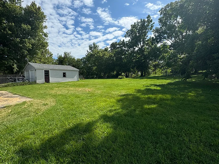 27 Ashland Ave — Photo 4