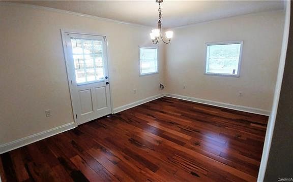 3rd image of 1319 Rosewood Dr