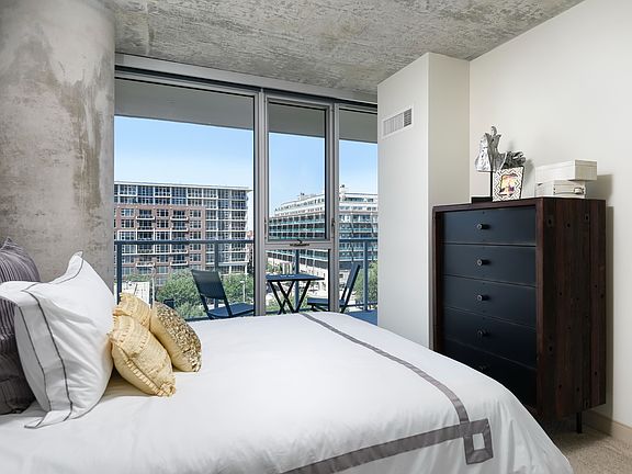 Gateway West Loop Bedroom