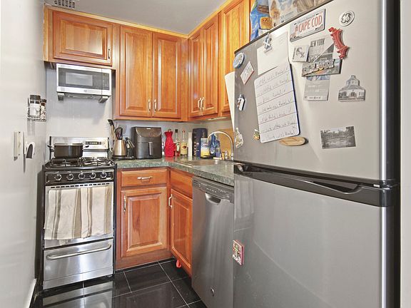 5th image of 106 W 76th St APT 4A