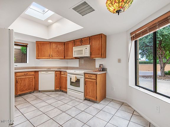 4th image of 2041 N Evelyn Ave
