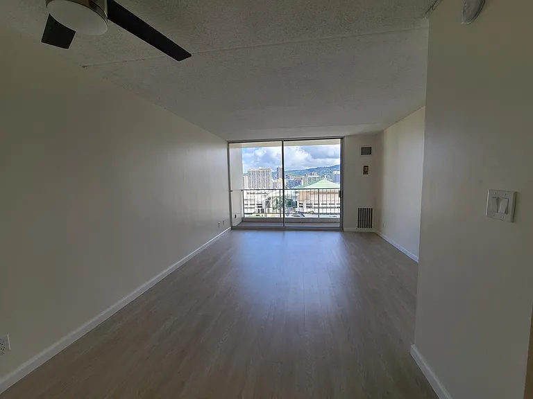 400 Hobron Ln #1712 — Photo 4
