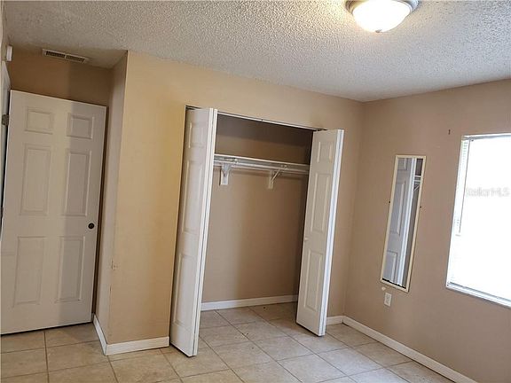 3rd image of 2832 Skyview Dr