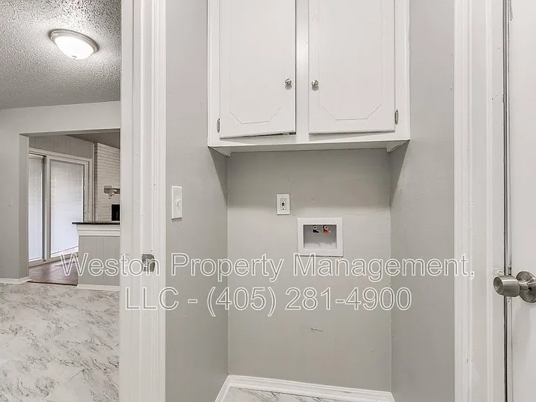 1011 Crown Dr — Photo 17