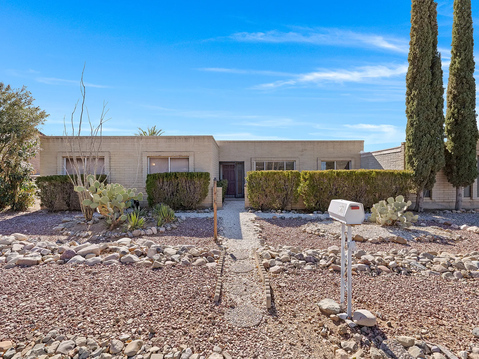 4 bed, 2207 sqft, $2,000 — Photo 2